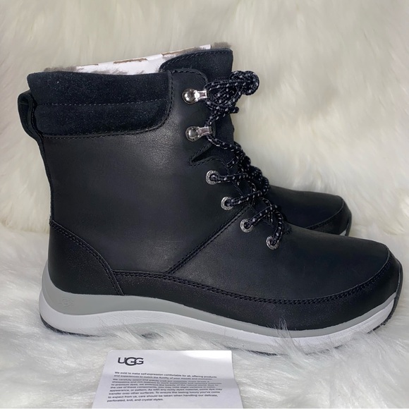 UGG 🖤 boots New in box - Picture 3 of 14